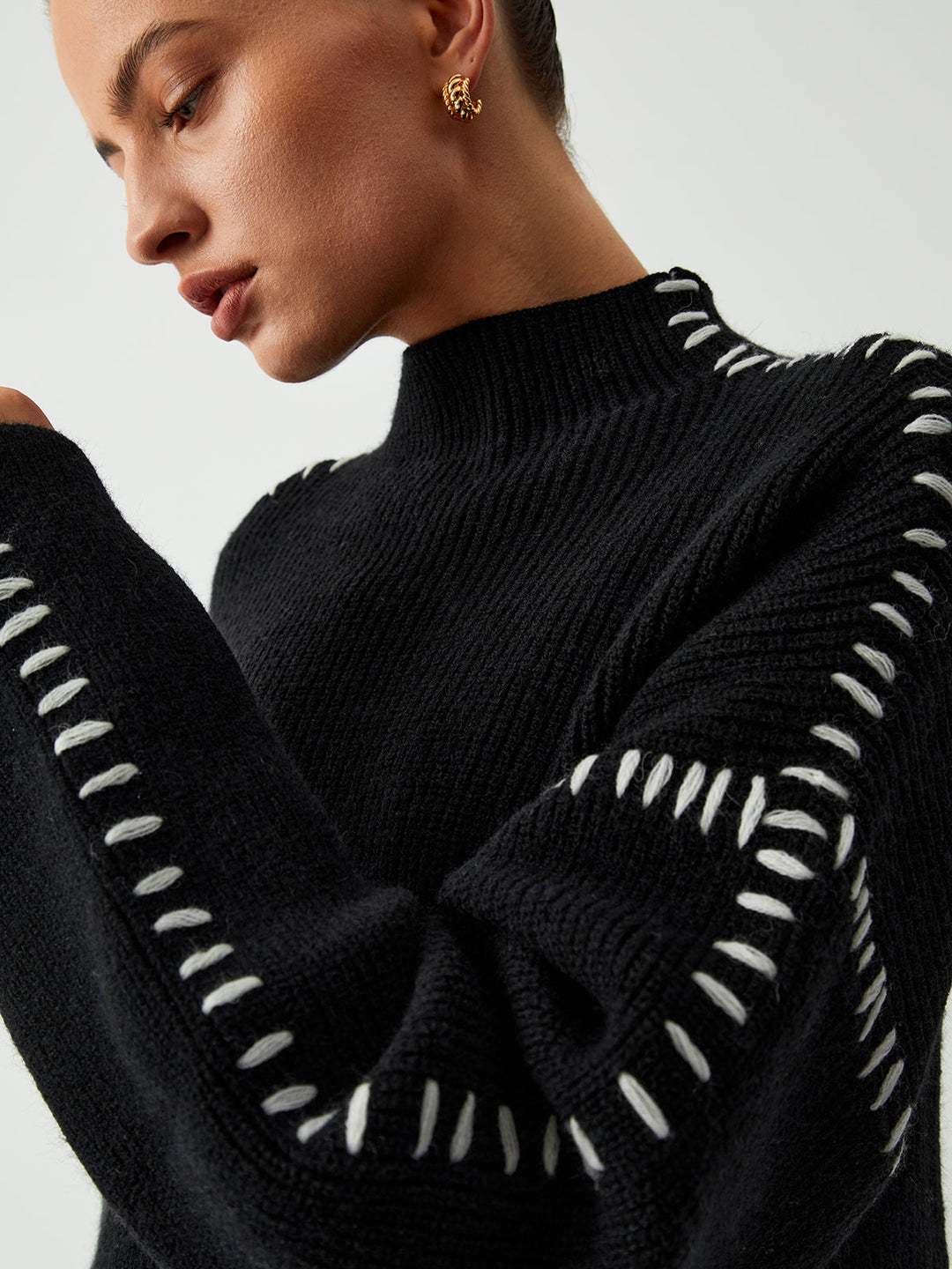 Alma | Oversized Turtleneck Sweater with Textured Details